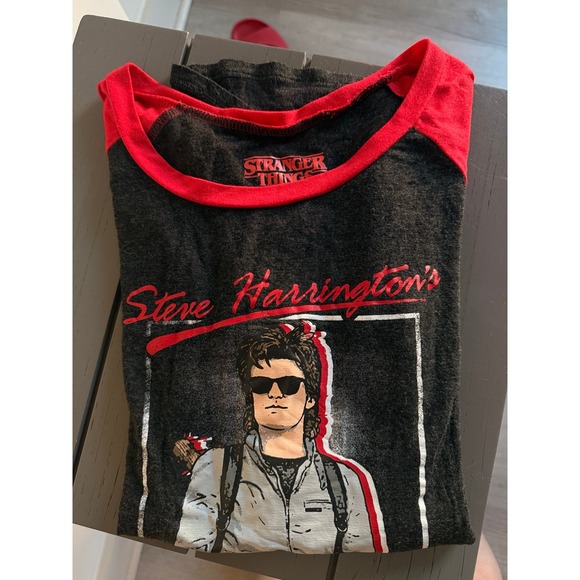 STRANGER THINGS women's STEVE babysitter tee shirt small - Picture 3 of 9